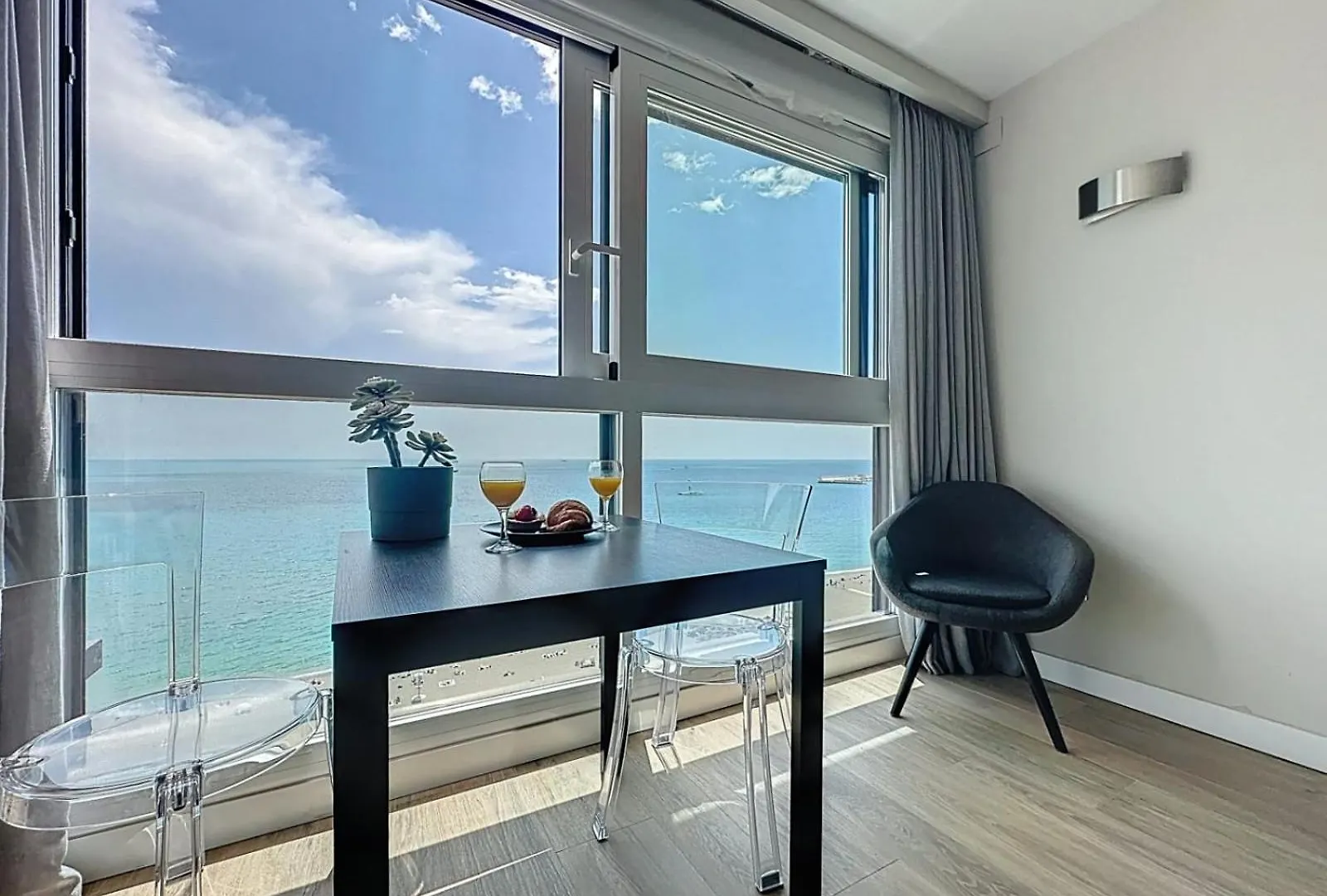 Apartmán Espectaculares Vistas Al Mar Playa Malagueta Màlaga 0*,  Španělsko